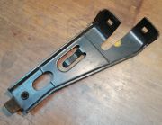Halter Träger an Verkleidung vorne rechts, Stoßstange