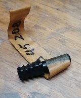 Hutablage Endstück, Bolzen